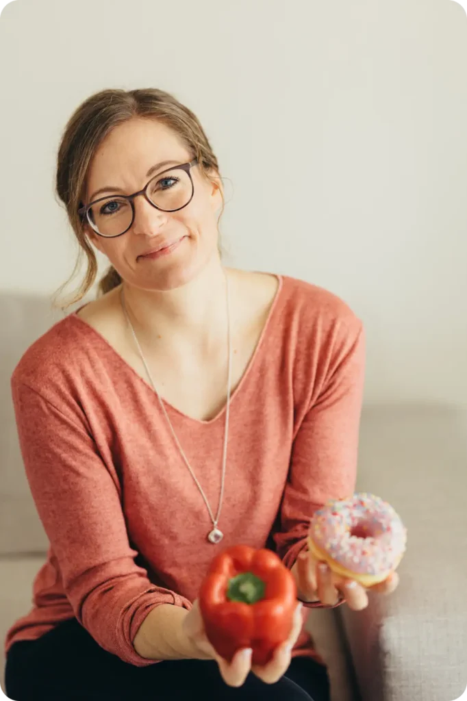 Ernährungsberaterin mit herzlichem Lächeln